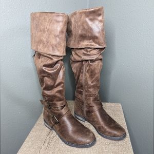Carlos Nina Boots in Taupe